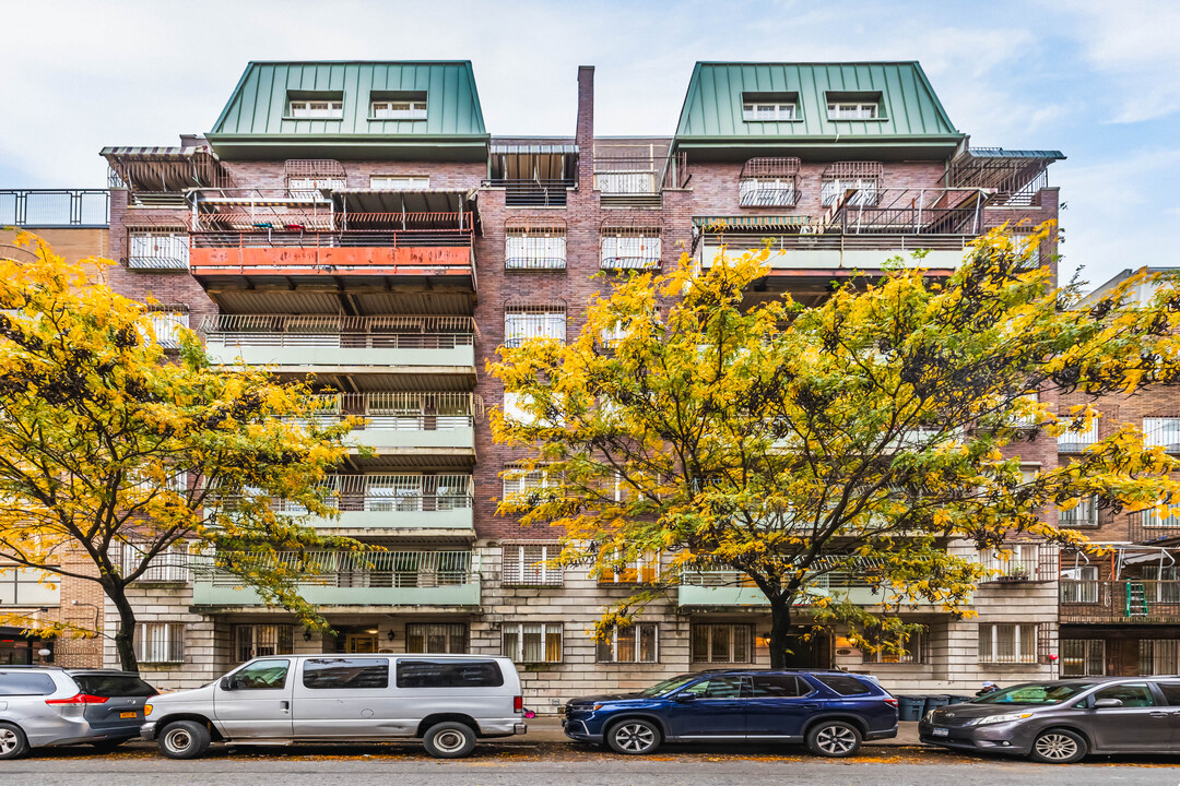 136 Wallabout St in Brooklyn, NY - Foto de edificio