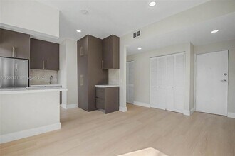 694 NE 76th St, Unit 6 in Miami, FL - Building Photo - Building Photo