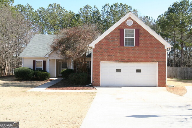 220 Trelawney Dr in Covington, GA - Foto de edificio - Building Photo