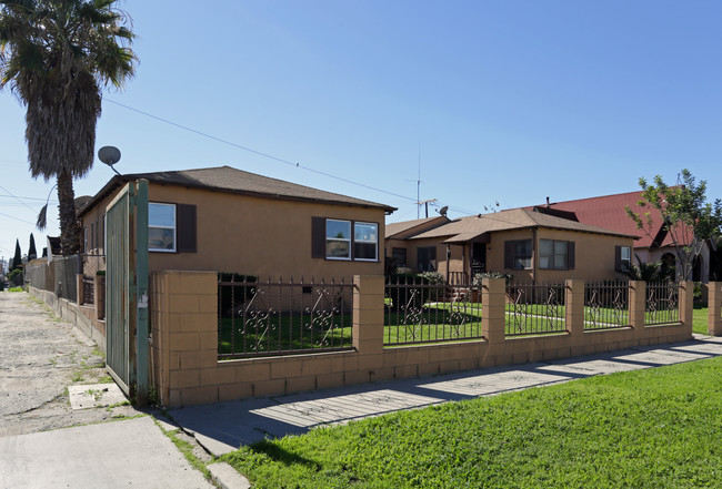 Vermont Knoll Retirement Center in Los Angeles, CA - Foto de edificio - Building Photo