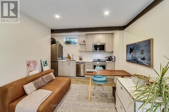 219 Quebec Ave in Toronto, ON - Building Photo - Building Photo