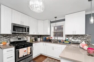 8630 S Komensky Ave in Chicago, IL - Foto de edificio - Building Photo