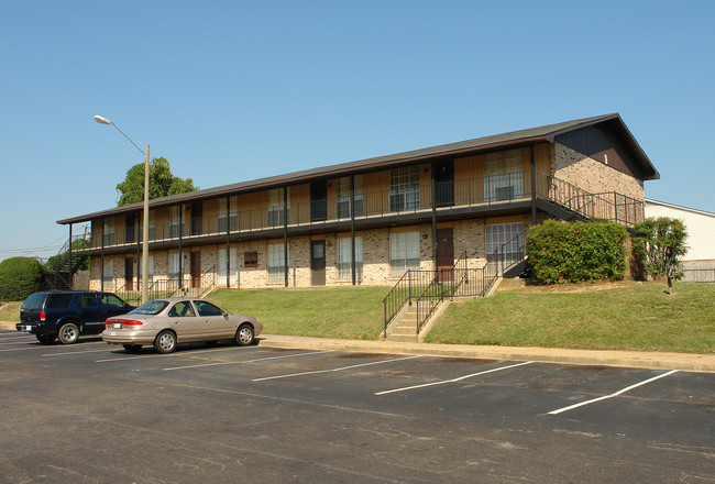 Broadway Terrace Apartments in Clinton, MS - Foto de edificio - Building Photo