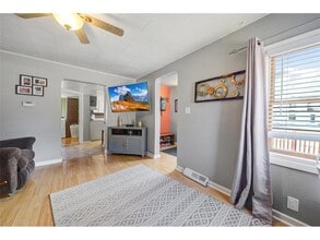 523 2nd St NE in Blooming Prairie, MN - Foto de edificio - Building Photo