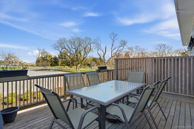 3039 Mitchell Rd in Westhampton Beach, NY - Building Photo - Building Photo