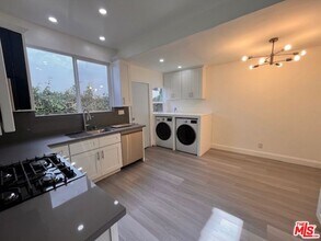 841 N Kilkea Dr in Los Angeles, CA - Building Photo - Building Photo