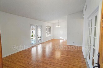 25649 Almendra Dr in Santa Clarita, CA - Building Photo - Building Photo