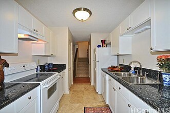 404 Koko Isle Cir in Honolulu, HI - Building Photo - Building Photo