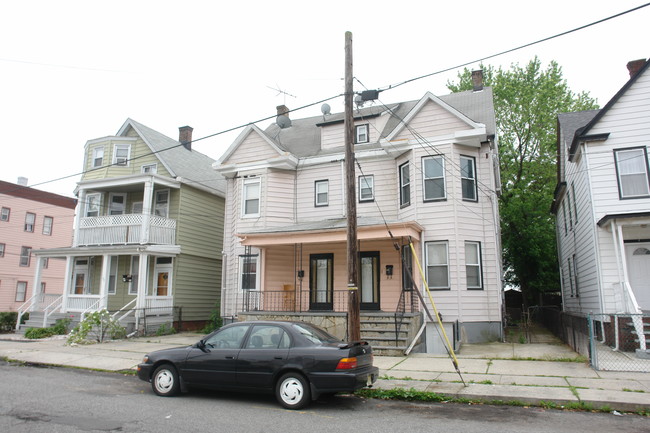 207 Broad St in Perth Amboy, NJ - Foto de edificio - Building Photo