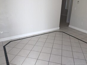 12125 NE 11th Ct-Unit -2 in North Miami, FL - Building Photo - Building Photo