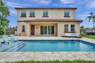 6455 SW 55th Pl in Davie, FL - Building Photo - Building Photo