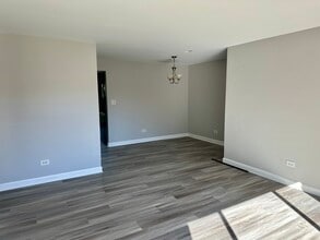 9320 Hamilton Ct in Des Plaines, IL - Building Photo - Building Photo