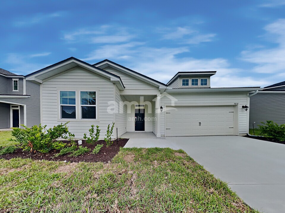 5810 Hampton Creek Rd in Jacksonville, FL - Foto de edificio