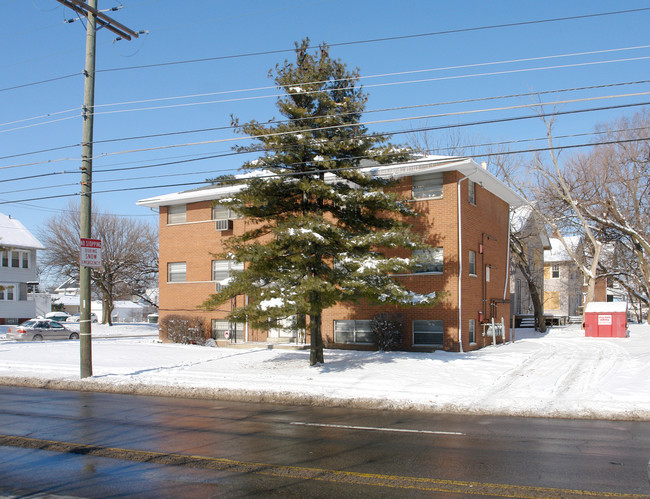 2174 Sullivant Ave in Columbus, OH - Building Photo - Building Photo