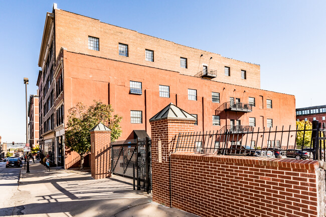 915 Broadway Apartments in Kansas City, MO - Foto de edificio - Building Photo