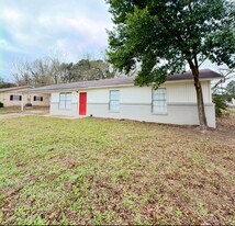 6113 Springbrook Dr in Tyler, TX - Building Photo