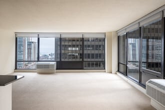 Columbus Plaza in Chicago, IL - Foto de edificio - Interior Photo