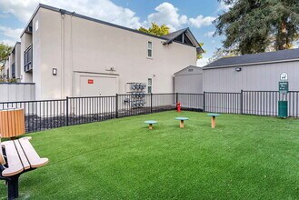 Reed Square in Sunnyvale, CA - Building Photo - Building Photo