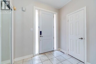 2163 Westmount Dr in Oakville, ON - Building Photo - Building Photo