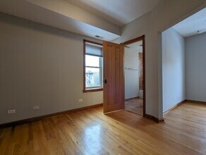 3244 N Clifton Ave, Unit 3 in Chicago, IL - Foto de edificio - Building Photo