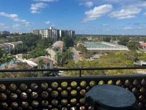 4222 Inverrary Blvd in Lauderhill, FL - Foto de edificio - Building Photo