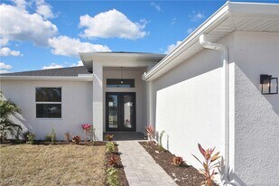 1906 Northwest 28th Ave in Cape Coral, FL - Building Photo