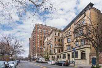 25 Riverside Drive in New York, NY - Building Photo - Building Photo