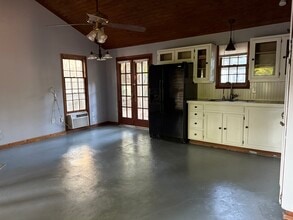 74 Live Oak St in Alvarado, TX - Foto de edificio - Building Photo