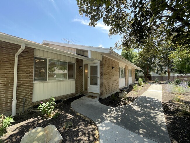 852 E Three Fountains Dr in Murray, UT - Building Photo - Building Photo
