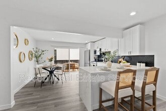 5250 Adams Ave in San Diego, CA - Building Photo - Building Photo
