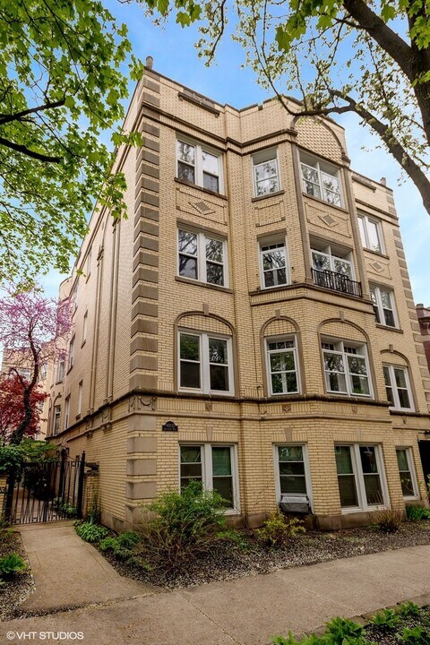 1421 W Thome Ave in Chicago, IL - Building Photo