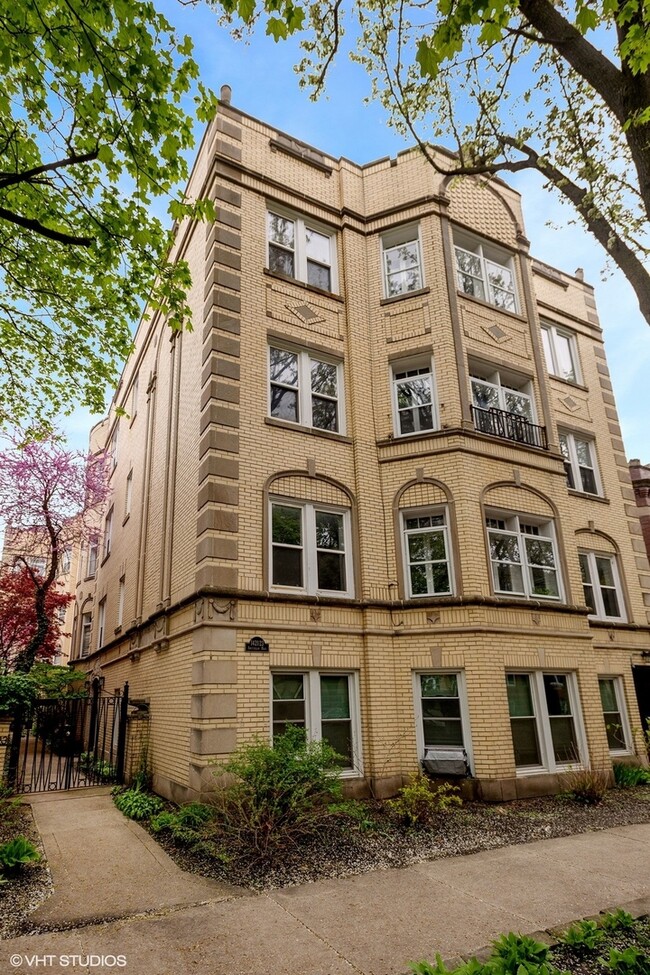 property at 1421 W Thome Ave