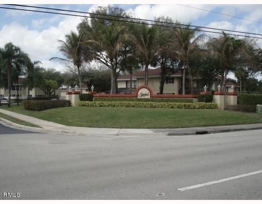 25 Bedford Ct, Unit B in Royal Palm Beach, FL - Building Photo - Building Photo