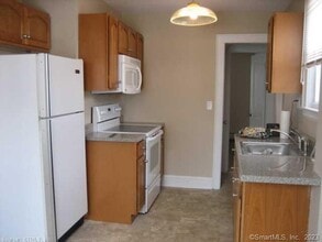 44 Avery Ln in Waterford, CT - Building Photo - Building Photo