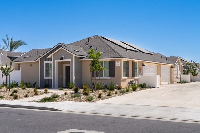 Old Farm Rental Homes in Bakersfield, CA - Building Photo - Building Photo