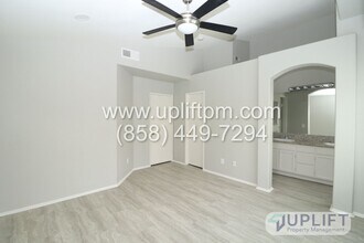 11815 Spruce Run Dr Unit C in San Diego, CA - Building Photo - Building Photo