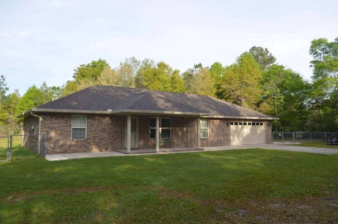 3939 Painter Branch Rd in Crestview, FL - Building Photo