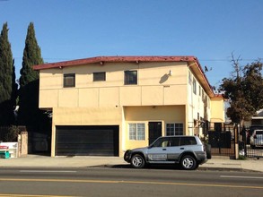 9300 S Western Ave in Los Angeles, CA - Building Photo - Building Photo