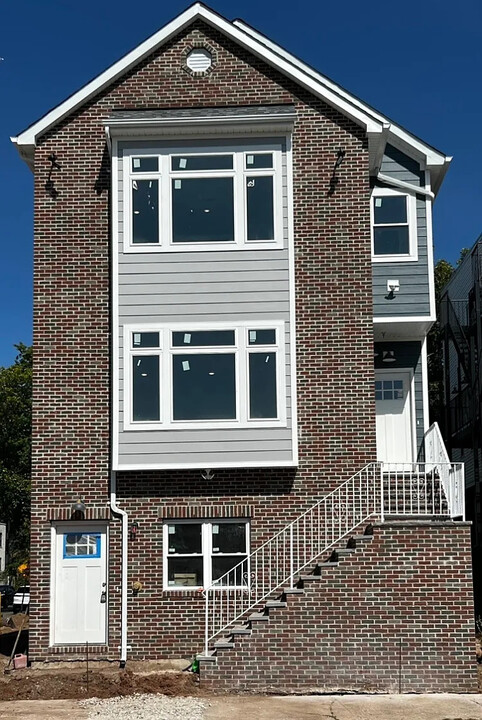 40 Lincoln St, Unit 2 in East Orange, NJ - Building Photo