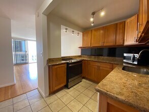 1617 Kapiolani Blvd in Honolulu, HI - Building Photo - Building Photo