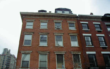 402 W 22nd St in New York, NY - Building Photo - Building Photo