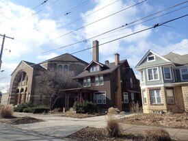 926 Liberty St in Erie, PA - Building Photo