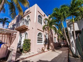 143 NE 43rd St in Miami, FL - Building Photo