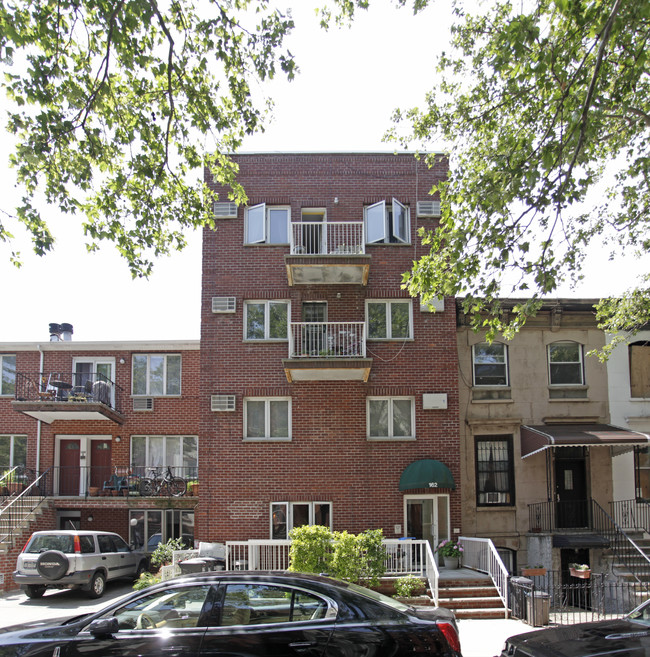 162 Huntington St in Brooklyn, NY - Foto de edificio - Building Photo