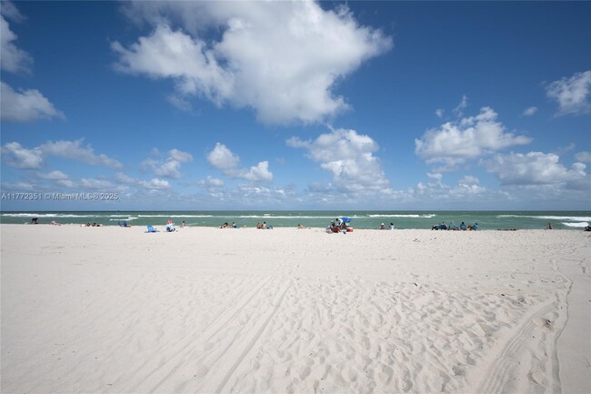 7832 Collins Ave in Miami Beach, FL - Building Photo - Building Photo
