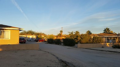 6038 Bagley Ave in Twentynine Palms, CA - Foto de edificio - Building Photo