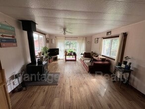 37 Fish Lake Rd in Summerland, BC - Building Photo - Building Photo