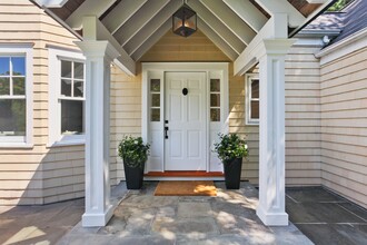 29 Weston Hill Rd in Greenwich, CT - Building Photo - Building Photo