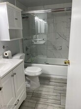 7570 W Flamingo Rd in Las Vegas, NV - Building Photo - Building Photo