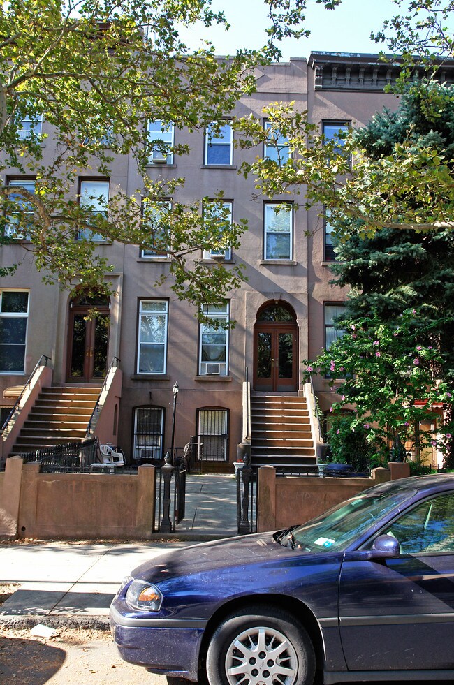 116 S 1st Pl in Brooklyn, NY - Building Photo - Building Photo